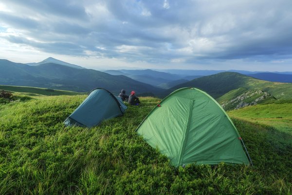 Comment choisir la meilleure tente pour le camping en forêt dense?