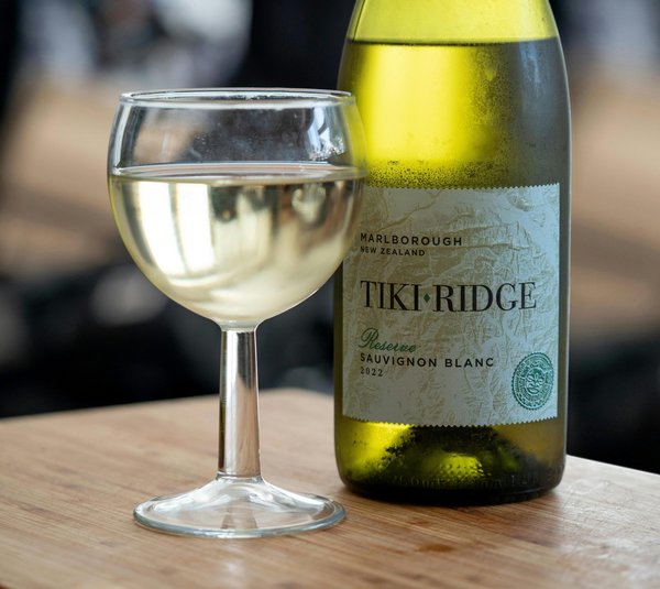 Découvrez le vin blanc sans alcool UBY au goût fruité : l'alternative parfaite pour tous